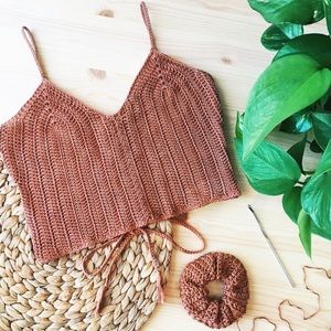 V-neck Crop Top With Matching Scrunchie!